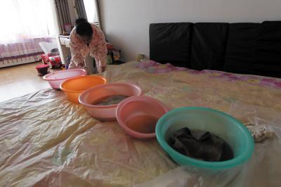 泽州楼上漏水，住户失联，小区没物管，业主维权难！律师来支招……